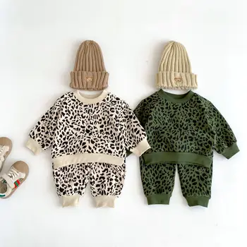 Осенняя одежда для младенцев, Милый Модный костюм с леопардовой толстовкой для маленьких мальчиков, Хлопковый принт для девочек, Повседневные топы с длинными рукавами + брюки, 2 шт.