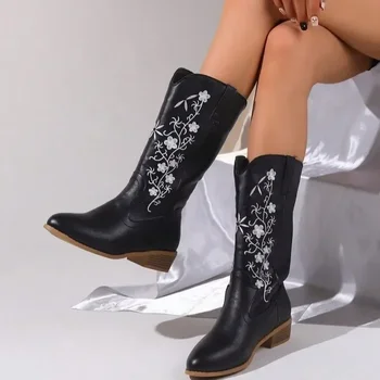Женские ковбойские сапоги до середины икры с вышивкой в стиле ретро в западном стиле, модная зимняя обувь на низком каблуке с острым носком, пинетки-ковбойки без застежки